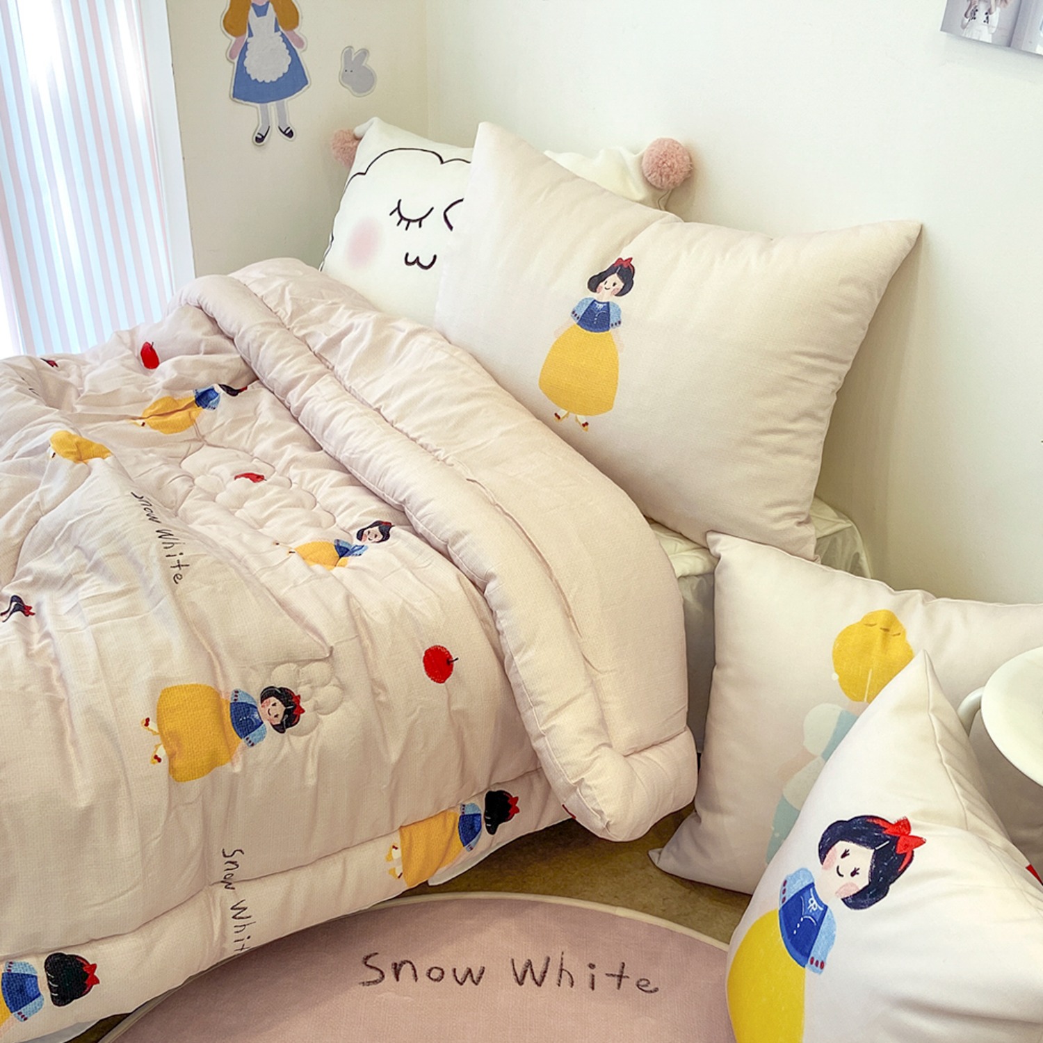[drawing AMY] Snow white bed comforter set